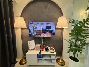 The Lay-by Fame MRT Megamall Greenfield Greenhills