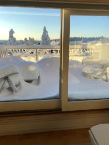 Branäs med vedeldad badtunna