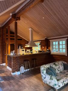 Cozy cottage with heated pool