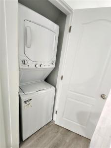 Gorgeous Two Bedroom Suite in a Quiet, Picturesque Neighborhood!