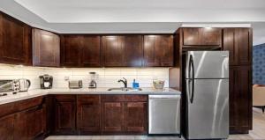 Casa Hotel Contemporary 2BR Suite w Patio & BBQ