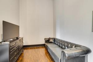 Boutique Studio Stay in the Heart of Marshall!