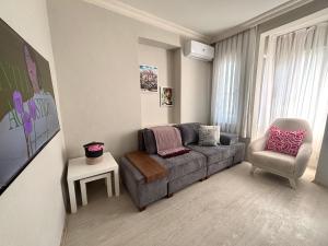 Pink House - Central Location by Seashore, Fiber Internet