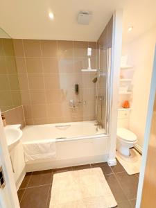 Central London with Balcony Zone 1 - Family Stay London