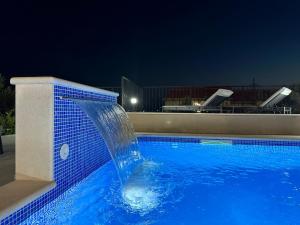 Bay view apartment with pool & sea view