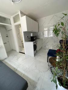 Lovely Ground Floor Miles Apartment