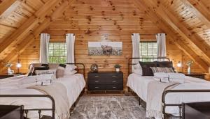 Trails End Cabin- Sauna, Arcade, Hot Tub, Firepit