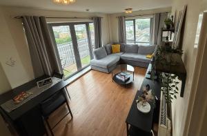 Sunset Heights Bright 2BR with City Views and Free Parking