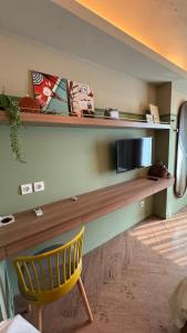 Cozy Urban Studio with City View