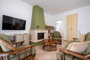 G&A Family Home near the Beach by MΡS