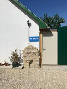 Kőlépcsős Vendégház