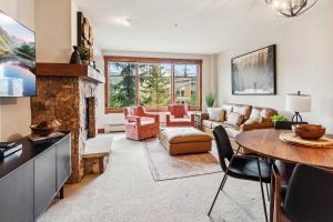 Central Breck Stay Shared Hot Tub plus Ski Access