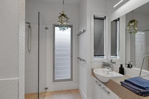 Secret Sanctuary On Seagrass Luxury Coastal Retreat in Jervis Bay