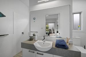 Secret Sanctuary On Seagrass Luxury Coastal Retreat in Jervis Bay