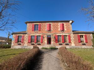 Gîte confortable dans l'ancien presbytère de Futeau, 3 chambres, jardin, WiFi, entre Verdun et Châlons - FR-1-585-13