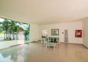 Apto De 3 Hab con Vista y Salida directa Al Mar