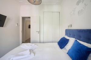 New 3 bedroom flat with river on sight @Alameda