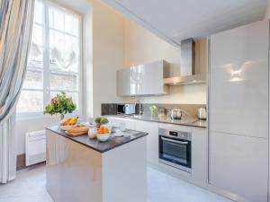 Apartment by Square Piazza San Michele