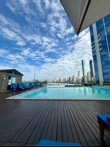 FLAT DUBAI - FRENTE RODA GIGANTE - PISCINA FRENTE MAR - Excepcional
