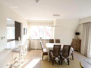 Apartment in Knokke near Zeedijk Beach