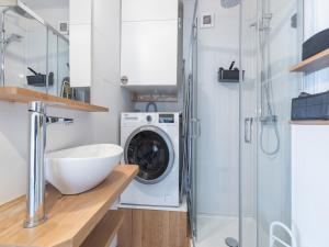 Renovated studio with roof terrace near the sea , cleaning included