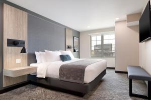 King Suite room in ClubHouse Hotel & Suites Rapid City