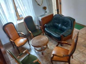 Maisons de vacances Charmant gite avec jardin, WiFi, animaux admis - FR-1-496-90 : photos des chambres