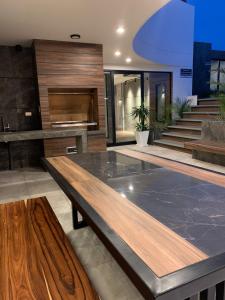 Dpto de lujo en Equipetrol, con piscina