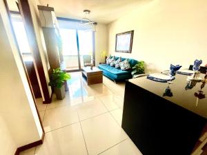 En Equipetrol, dpto de lujo, 2 plazas