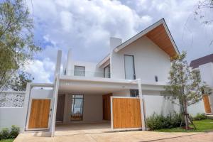 Brand-New 3BR Designer Pool Villa in Exclusive Residence LuxPride 4 L20