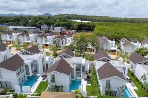 Brand-New 3BR Designer Pool Villa in Exclusive Residence LuxPride 4 L20