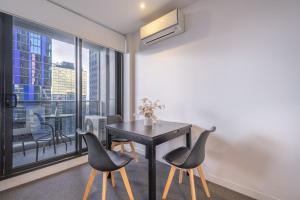 Fantastic view 2BR1BA in Mel CBD WIFI Balcony