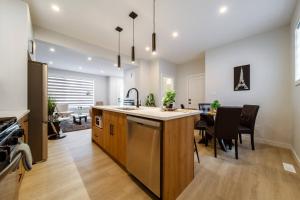 ~CozySpacious3bedroomRetreat~FREEparking•2.5bath
