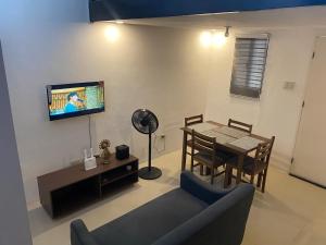 Transient in San Antonio Zambales can accomodate Island Hopping