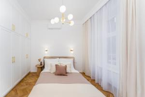 Royal Matejko Residence - Luxury 3 BR apartment in the Old Town