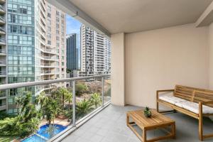 Chatswood charm - Convenience meets poolside views - HELP7