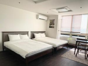 Hongdae Stn 1min Simple Style