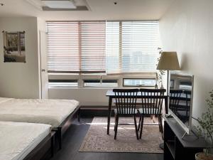 Hongdae Stn 1min Simple Style