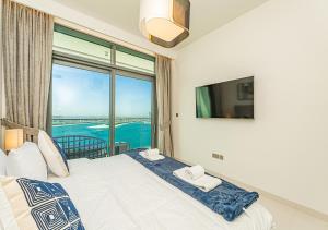 2 BR Beachfront apt 06 in Dubai Harbour Palm View