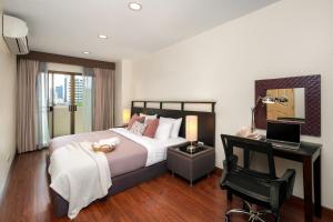 Mystic Haven King Bed Suite with Balcony & City Views