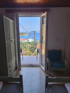 EIRINIs SEA VIEW HOUSE