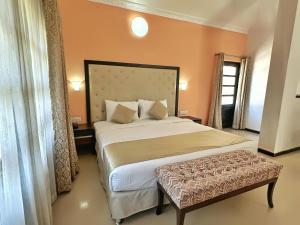Silver Sands Hideaway Resort, Candolim