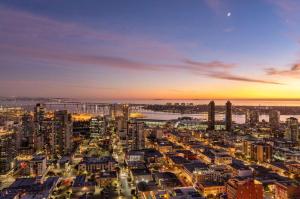 Penthouse High-Rise Ocean & City Views