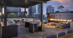 Penthouse High-Rise Ocean & City Views