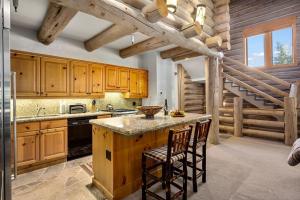 Pine Inn At Trails End Lodge - Three Bedroom Residence With Spa #1