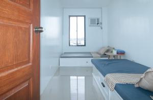 Skybox Pension House by RedDoorz