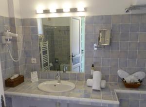 Hotels Hotel les Bouis - Vue mer : photos des chambres