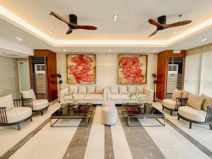 Cozy Twin Suite with Balcony in Makati Free WiFi