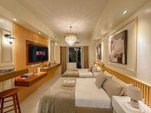 Cozy Twin Suite with Balcony in Makati Free WiFi