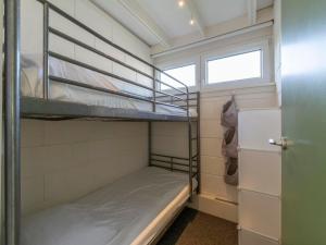 Bungalow in Sint Maartenszee near Beach